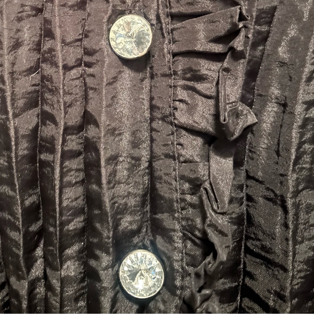 Vintage Agora Ruffled Button-Front Top - Picture 5 of 10